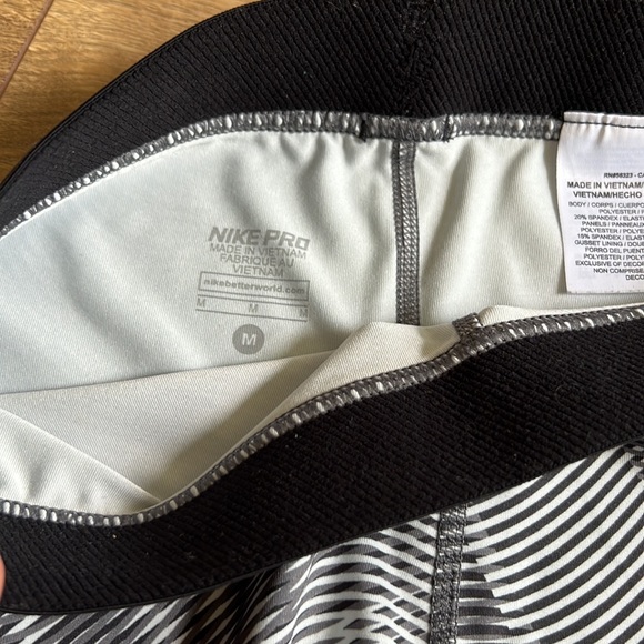 Nike Pro shorts - Picture 3 of 3